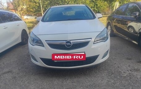 Opel Astra J, 2010 год, 750 000 рублей, 3 фотография