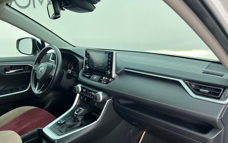 Toyota RAV4, 2020 год, 3 700 000 рублей, 15 фотография