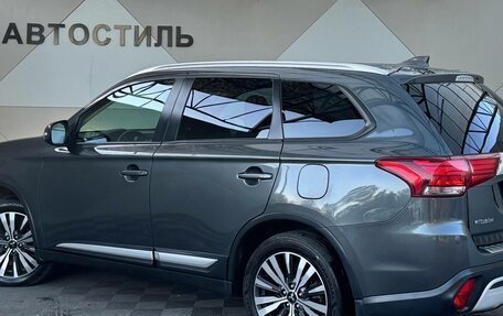 Mitsubishi Outlander III рестайлинг 3, 2019 год, 1 929 000 рублей, 4 фотография
