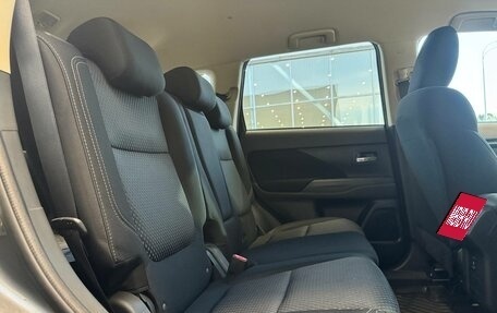 Mitsubishi Outlander III рестайлинг 3, 2019 год, 1 929 000 рублей, 13 фотография