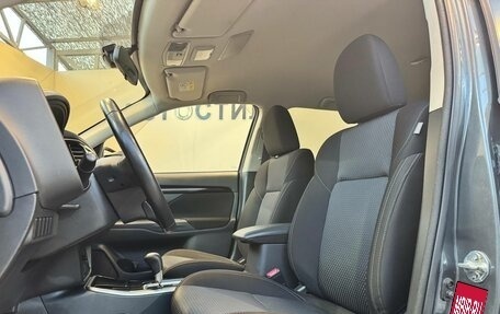 Mitsubishi Outlander III рестайлинг 3, 2019 год, 1 929 000 рублей, 10 фотография