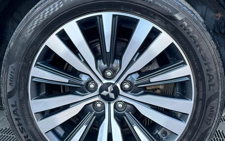 Mitsubishi Outlander III рестайлинг 3, 2019 год, 1 929 000 рублей, 20 фотография