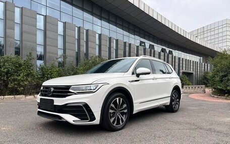 Volkswagen Tiguan II, 2021 год, 2 000 000 рублей, 1 фотография