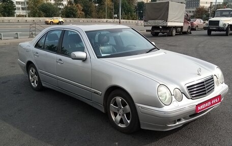 Mercedes-Benz E-Класс, 2000 год, 620 000 рублей, 1 фотография