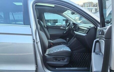 Volkswagen Tiguan II, 2021 год, 2 000 000 рублей, 11 фотография