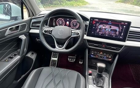 Volkswagen Tiguan II, 2021 год, 2 000 000 рублей, 9 фотография