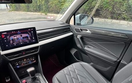 Volkswagen Tiguan II, 2021 год, 2 000 000 рублей, 18 фотография