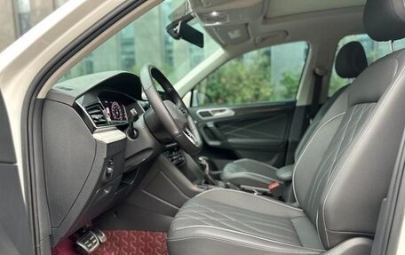 Volkswagen Tiguan II, 2021 год, 2 000 000 рублей, 14 фотография