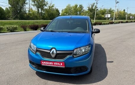 Renault Logan II, 2015 год, 850 000 рублей, 1 фотография