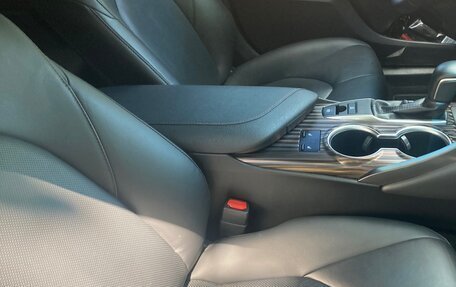 Toyota Camry, 2019 год, 3 750 000 рублей, 2 фотография