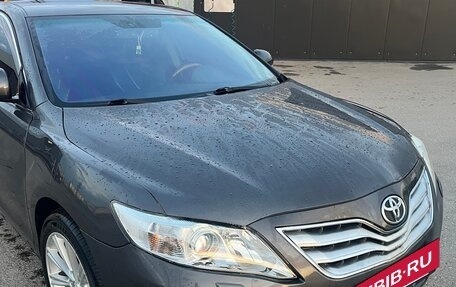 Toyota Camry, 2010 год, 1 050 000 рублей, 2 фотография