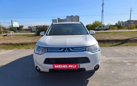 Mitsubishi Outlander III рестайлинг 3, 2013 год, 1 270 000 рублей, 2 фотография