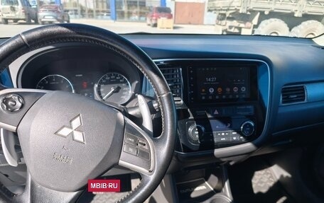 Mitsubishi Outlander III рестайлинг 3, 2013 год, 1 270 000 рублей, 8 фотография