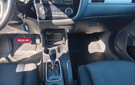 Mitsubishi Outlander III рестайлинг 3, 2013 год, 1 270 000 рублей, 9 фотография