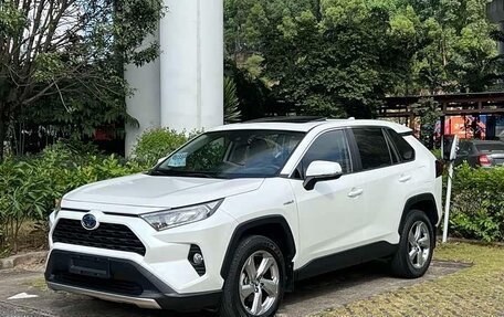 Toyota RAV4, 2021 год, 2 376 000 рублей, 1 фотография