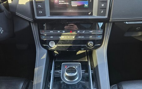 Jaguar F-Pace, 2017 год, 2 800 000 рублей, 14 фотография