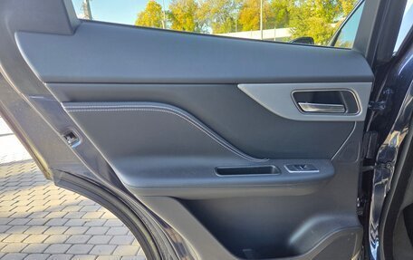 Jaguar F-Pace, 2017 год, 2 800 000 рублей, 18 фотография