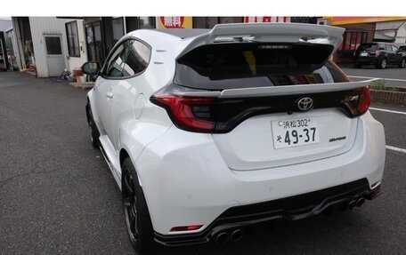 Toyota Yaris, 2022 год, 2 250 007 рублей, 4 фотография