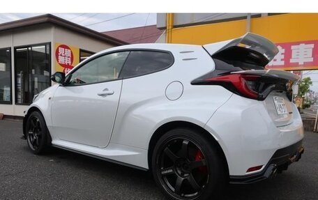 Toyota Yaris, 2022 год, 2 250 007 рублей, 3 фотография