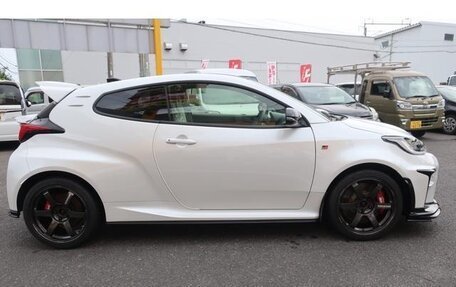 Toyota Yaris, 2022 год, 2 250 007 рублей, 9 фотография