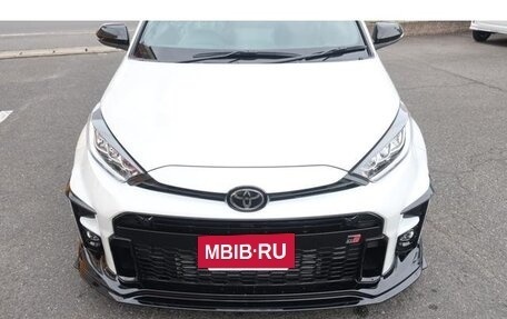 Toyota Yaris, 2022 год, 2 250 007 рублей, 2 фотография