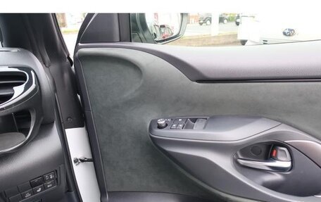 Toyota Yaris, 2022 год, 2 250 007 рублей, 17 фотография