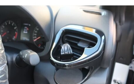 Toyota Yaris, 2022 год, 2 250 007 рублей, 34 фотография