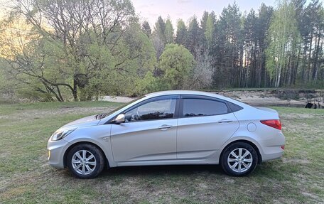 Hyundai Solaris II рестайлинг, 2011 год, 545 000 рублей, 2 фотография