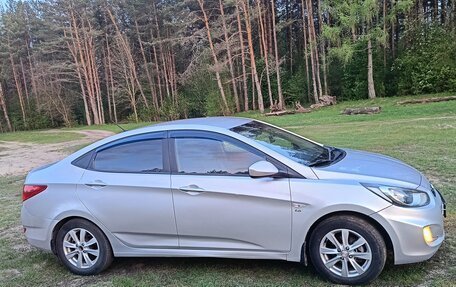 Hyundai Solaris II рестайлинг, 2011 год, 545 000 рублей, 3 фотография