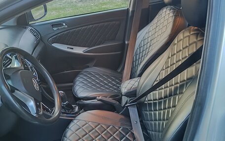 Hyundai Solaris II рестайлинг, 2011 год, 545 000 рублей, 6 фотография