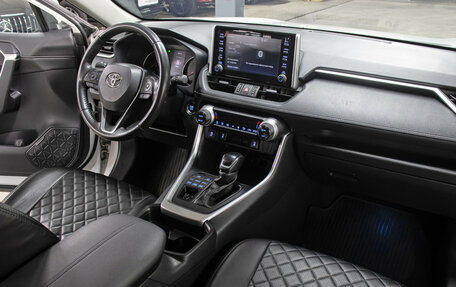 Toyota RAV4, 2021 год, 2 998 000 рублей, 11 фотография