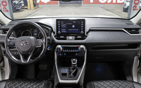 Toyota RAV4, 2021 год, 2 998 000 рублей, 13 фотография