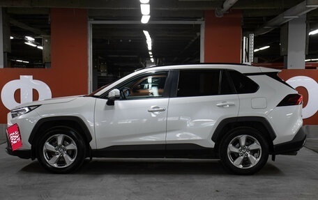 Toyota RAV4, 2021 год, 2 998 000 рублей, 8 фотография