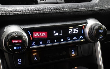 Toyota RAV4, 2021 год, 2 998 000 рублей, 18 фотография