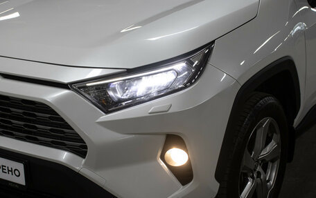 Toyota RAV4, 2021 год, 2 998 000 рублей, 23 фотография