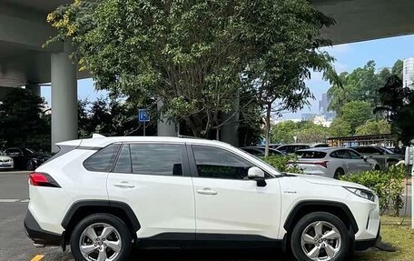 Toyota RAV4, 2021 год, 2 376 000 рублей, 2 фотография