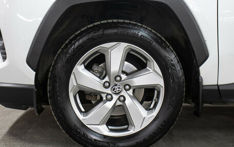 Toyota RAV4, 2021 год, 2 998 000 рублей, 25 фотография