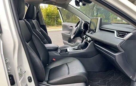 Toyota RAV4, 2021 год, 2 376 000 рублей, 6 фотография
