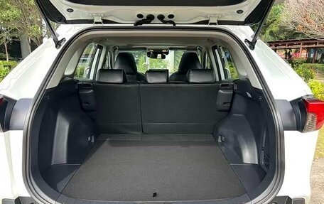 Toyota RAV4, 2021 год, 2 376 000 рублей, 9 фотография