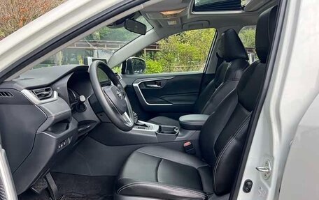 Toyota RAV4, 2021 год, 2 376 000 рублей, 4 фотография