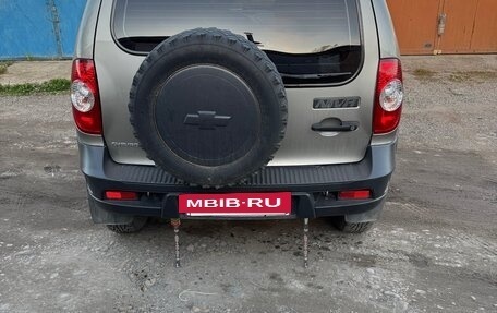 Chevrolet Niva I рестайлинг, 2011 год, 650 000 рублей, 3 фотография