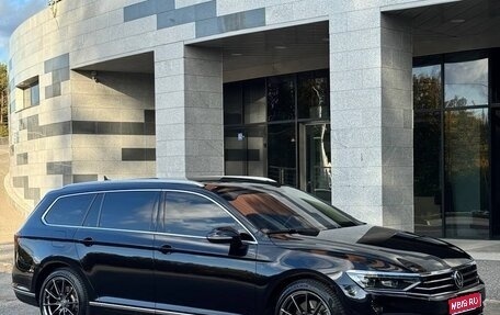 Volkswagen Passat B8 рестайлинг, 2019 год, 3 299 000 рублей, 1 фотография