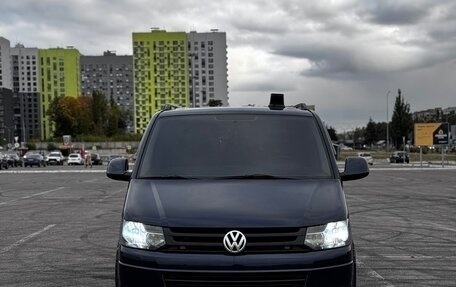 Volkswagen Caravelle T5, 2013 год, 1 850 000 рублей, 4 фотография