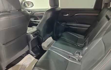 Toyota Highlander III, 2015 год, 2 700 000 рублей, 16 фотография