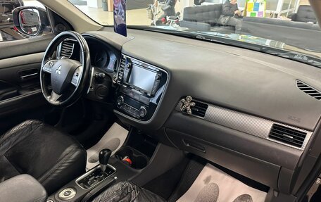 Mitsubishi Outlander III рестайлинг 3, 2014 год, 1 879 000 рублей, 13 фотография