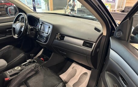 Mitsubishi Outlander III рестайлинг 3, 2014 год, 1 879 000 рублей, 12 фотография