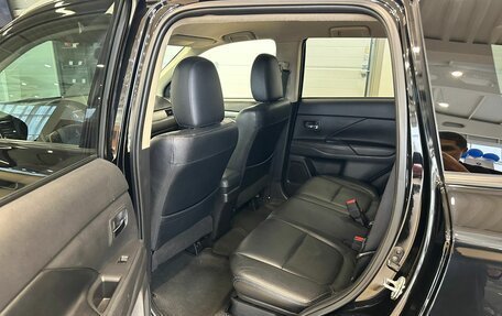 Mitsubishi Outlander III рестайлинг 3, 2014 год, 1 879 000 рублей, 18 фотография