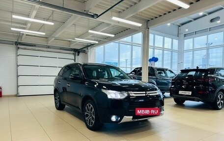 Mitsubishi Outlander III рестайлинг 3, 2014 год, 1 879 000 рублей, 8 фотография