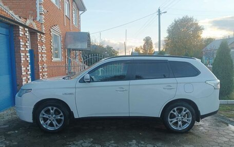 Mitsubishi Outlander III рестайлинг 3, 2013 год, 1 300 000 рублей, 6 фотография