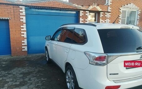 Mitsubishi Outlander III рестайлинг 3, 2013 год, 1 300 000 рублей, 5 фотография